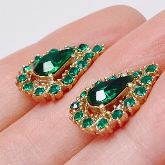 VTG 1950s Earrings Mid Century Emerald Green Glass Gold Tone Screw Back Cocktail - Picture 6 of 9